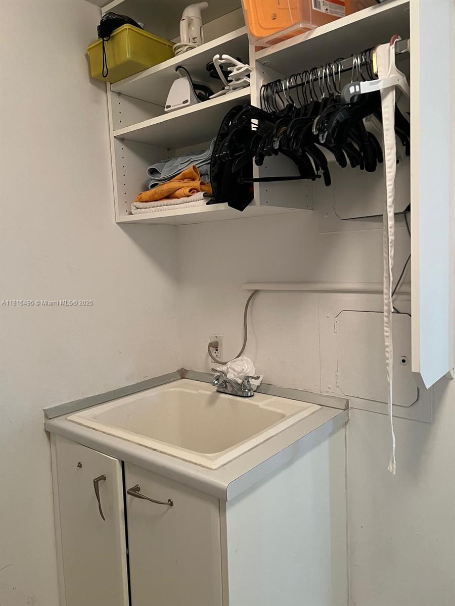 TOWERS OF PORTO VITA-SOUT - Residential Lease