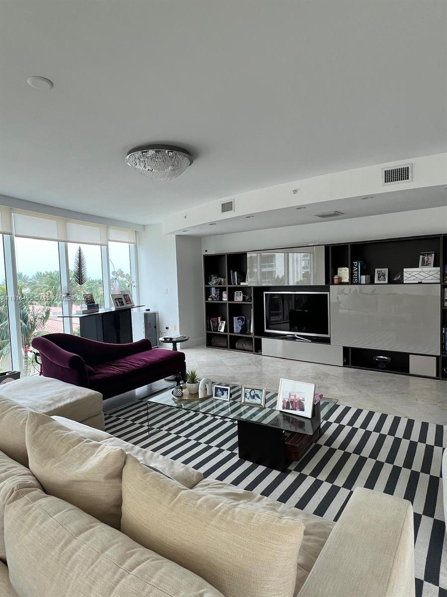 TOWERS OF PORTO VITA-SOUT - Residential Lease