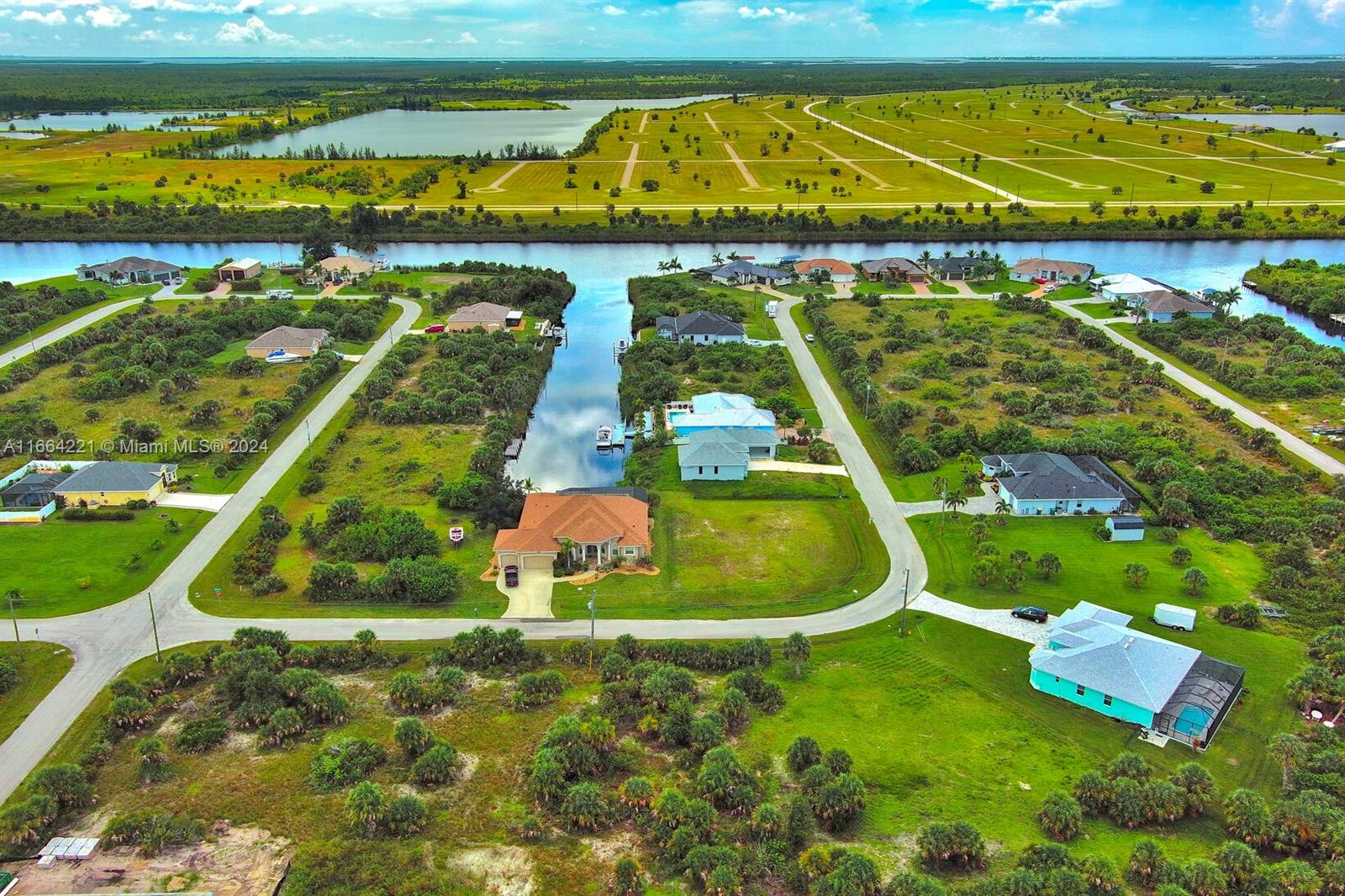 Port Charlotte - Land