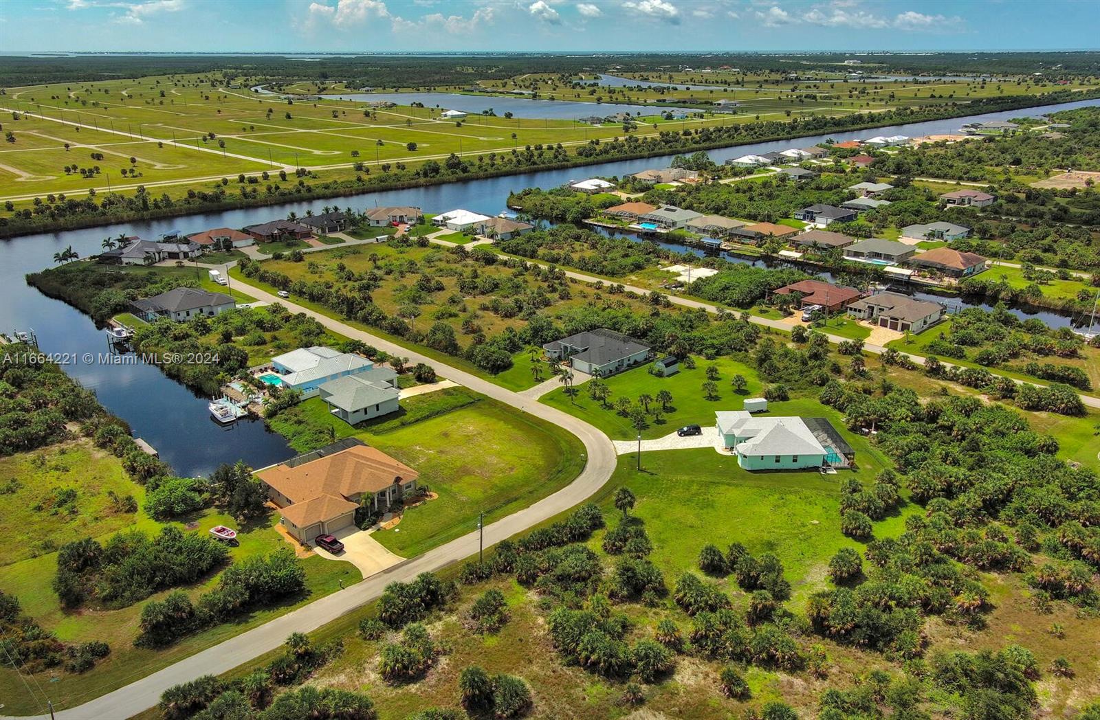 Port Charlotte - Land