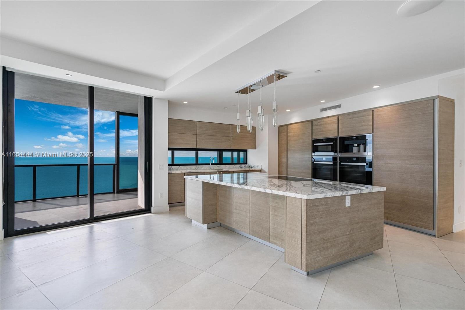 18555 COLLINS AVENUE COND - Residential Lease