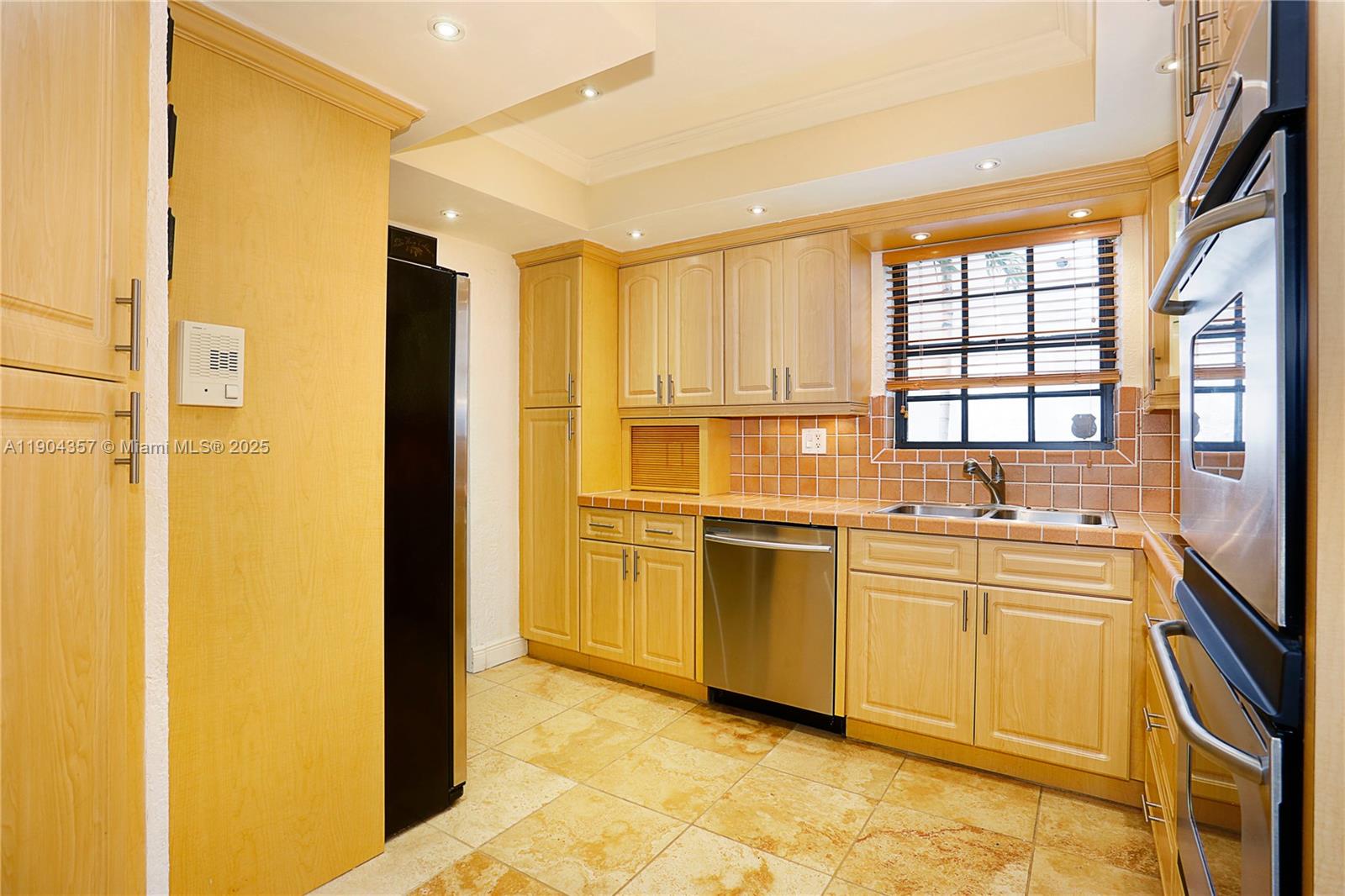 EAST SHENANDOAH - Residential Lease