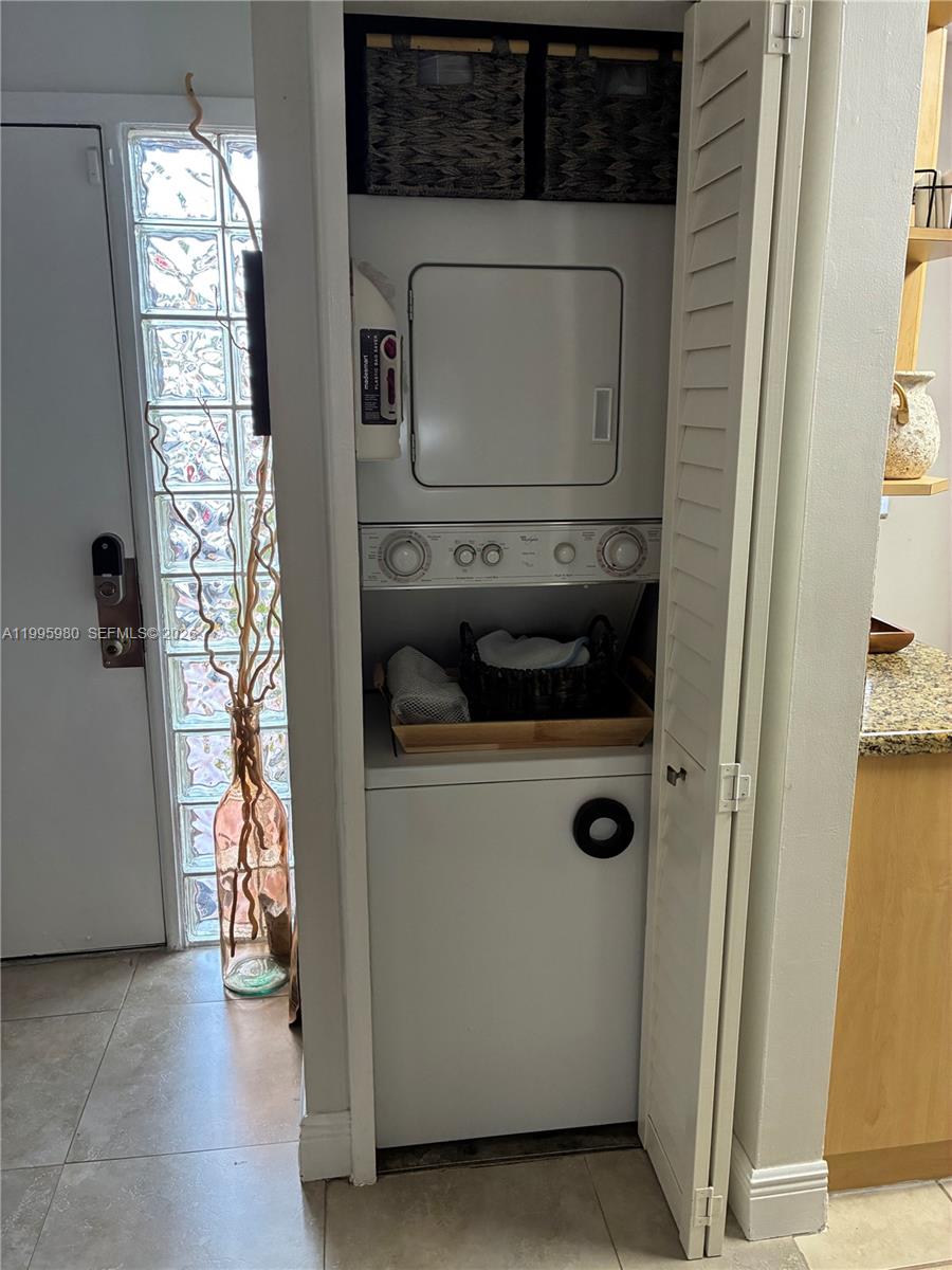 LAGUNA TROPICAL CONDO - Residential Lease