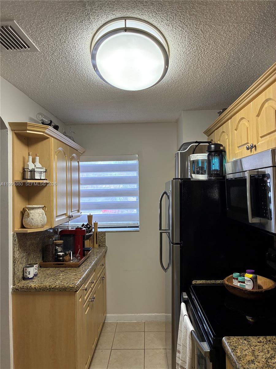 LAGUNA TROPICAL CONDO - Residential Lease