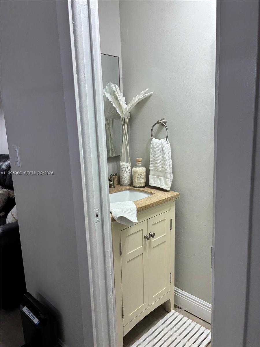 LAGUNA TROPICAL CONDO - Residential Lease