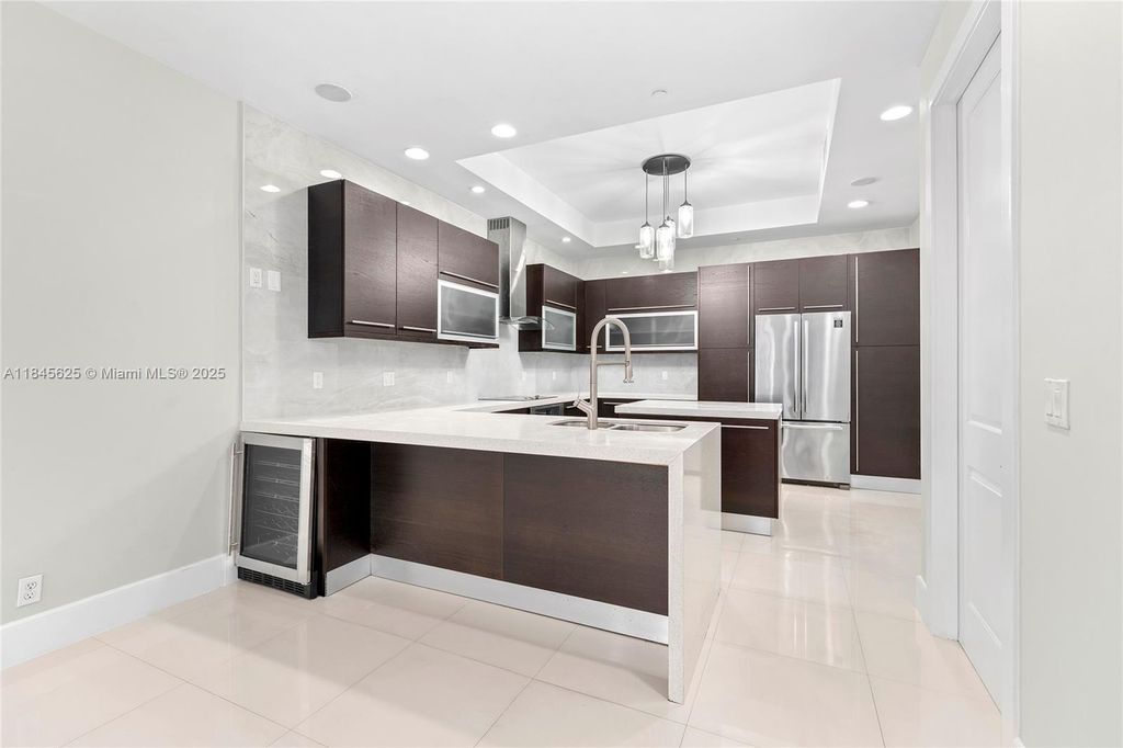 Photo of 811 SE 12th Ct, Fort Lauderdale, FL 33316 (MLS # A11845625)