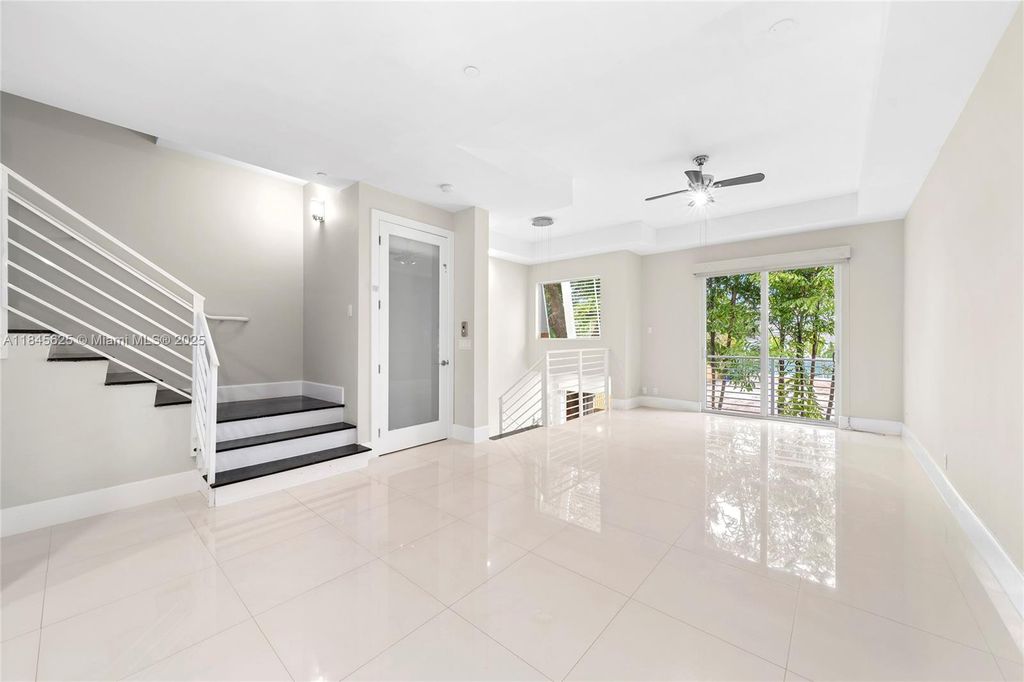 Photo of 811 SE 12th Ct, Fort Lauderdale, FL 33316 (MLS # A11845625)