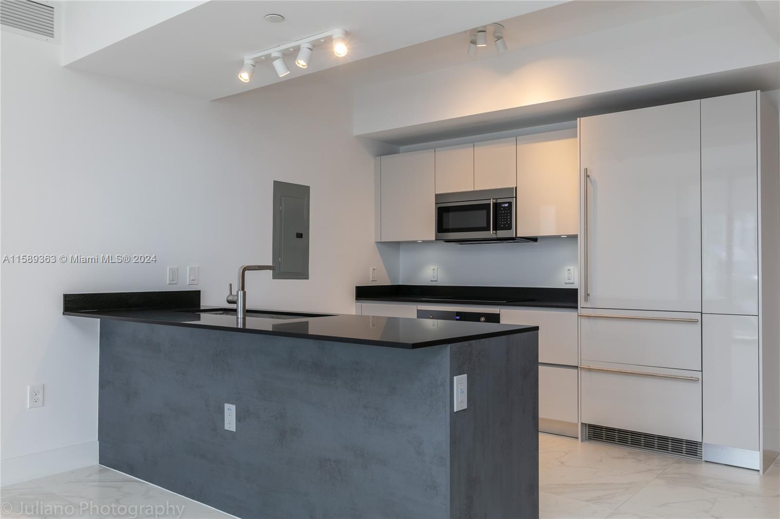 1010 BRICKELL CONDO - Residential Lease