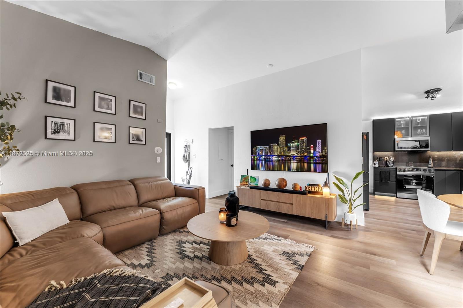 BISCAYNE VILLA HOMES SEC - Residential