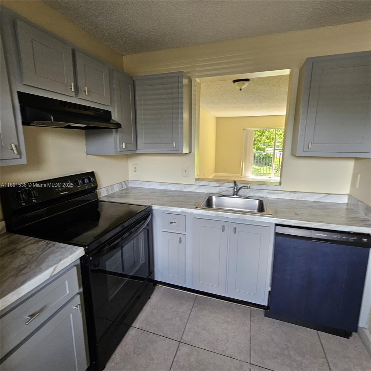LAKESHORE AT UNIVERSITY P - Residential Lease