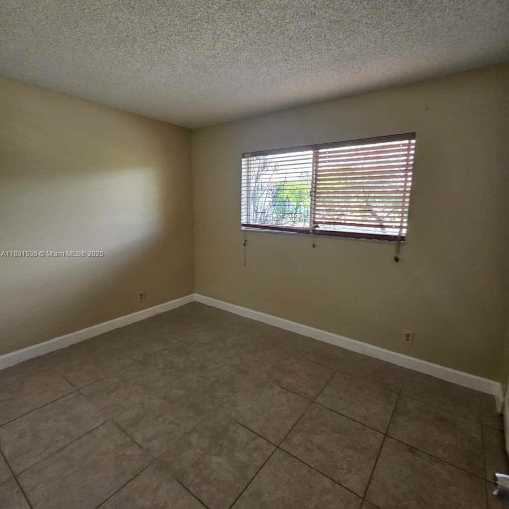 LAKESHORE AT UNIVERSITY P - Residential Lease