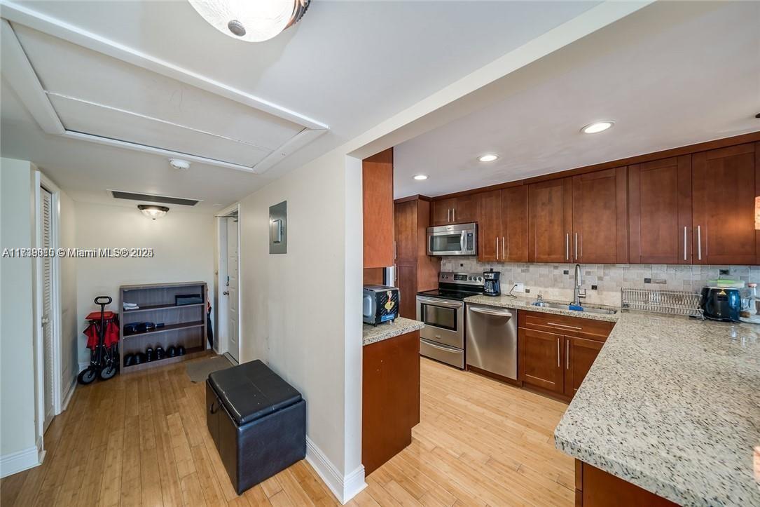 NO 8 PALM-AIRE COUNTRY CL - Residential