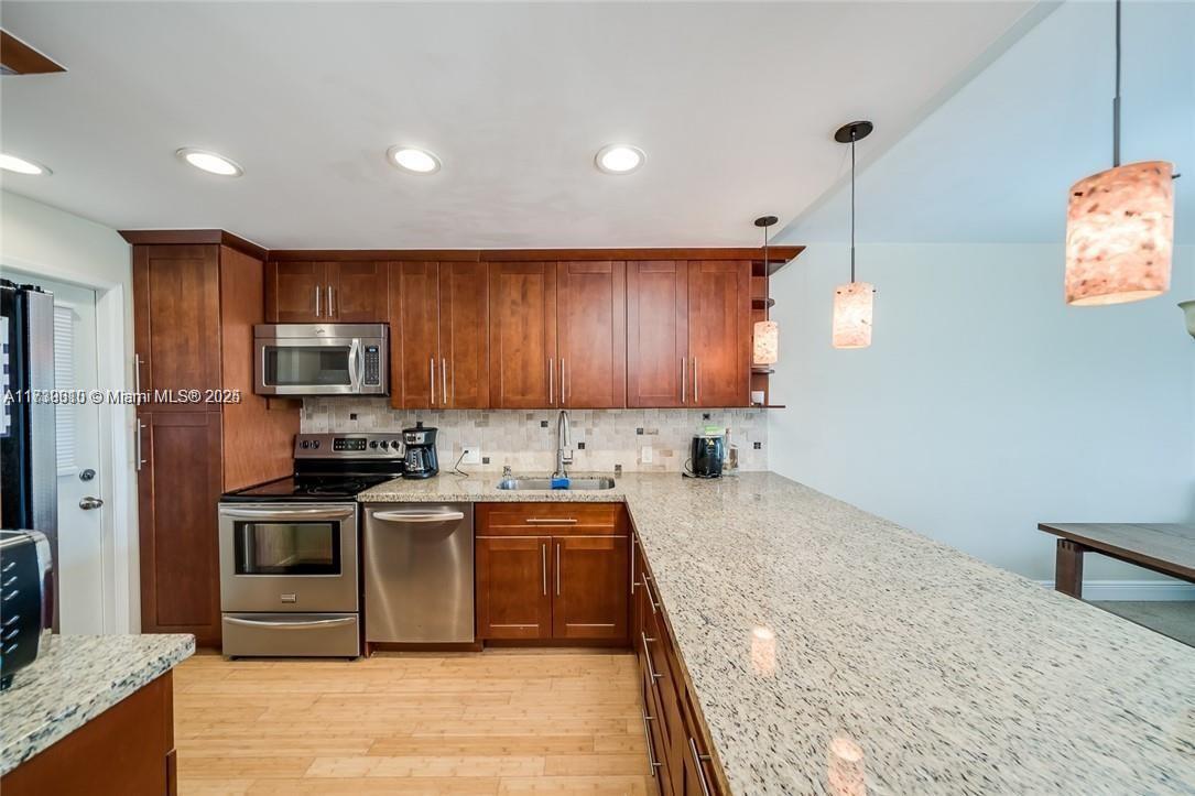 NO 8 PALM-AIRE COUNTRY CL - Residential