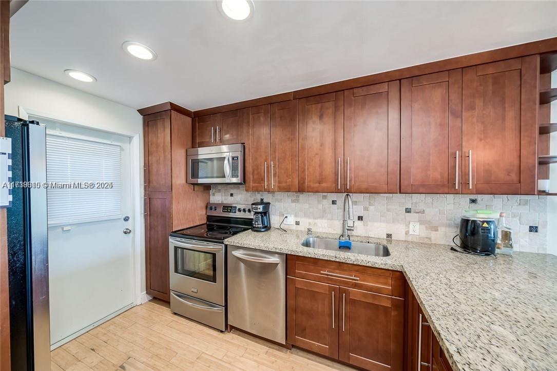 NO 8 PALM-AIRE COUNTRY CL - Residential