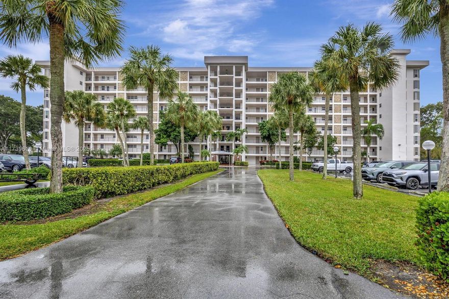 3 BEDROOMS WITH 2  BATHS, KITCHEN WITH GRANITE COUNTER 
WATCH THE SUNSET FROM YOUR SCREENED IN BALCONY. 5 GOLF COURSES WITH MEMBERSHIPS AVAILABLE TO OWNERS. ACCESS TO 3 POOLS, GOLF COURSES, NEW CLUBHOUSE, SAUNA, 3 TENNIS COURT, GYM, BBQ, STORAGE UNIT, BEAUTIFUL LANDSCAPING! GREAT LOCATION IN PALM AIRE GOLF CLUB , STEPS TO THE ISLE CASINO/RACETRACK , SHOPPING, RESTAURANTS, GOLF,PARK, PUBLIX, MAIN HIGHWAYS. ONE PARKING SPACE. MUST OWN 1 YEAR BEFORE RENTING. NO PETS. 
Association fees include water, HD cable/boxes and high speed internet.
Just 6 miles away from the beach.