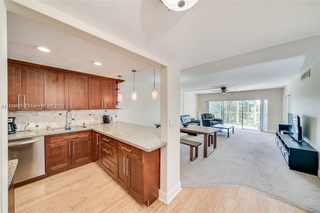 NO 8 PALM-AIRE COUNTRY CL - Residential