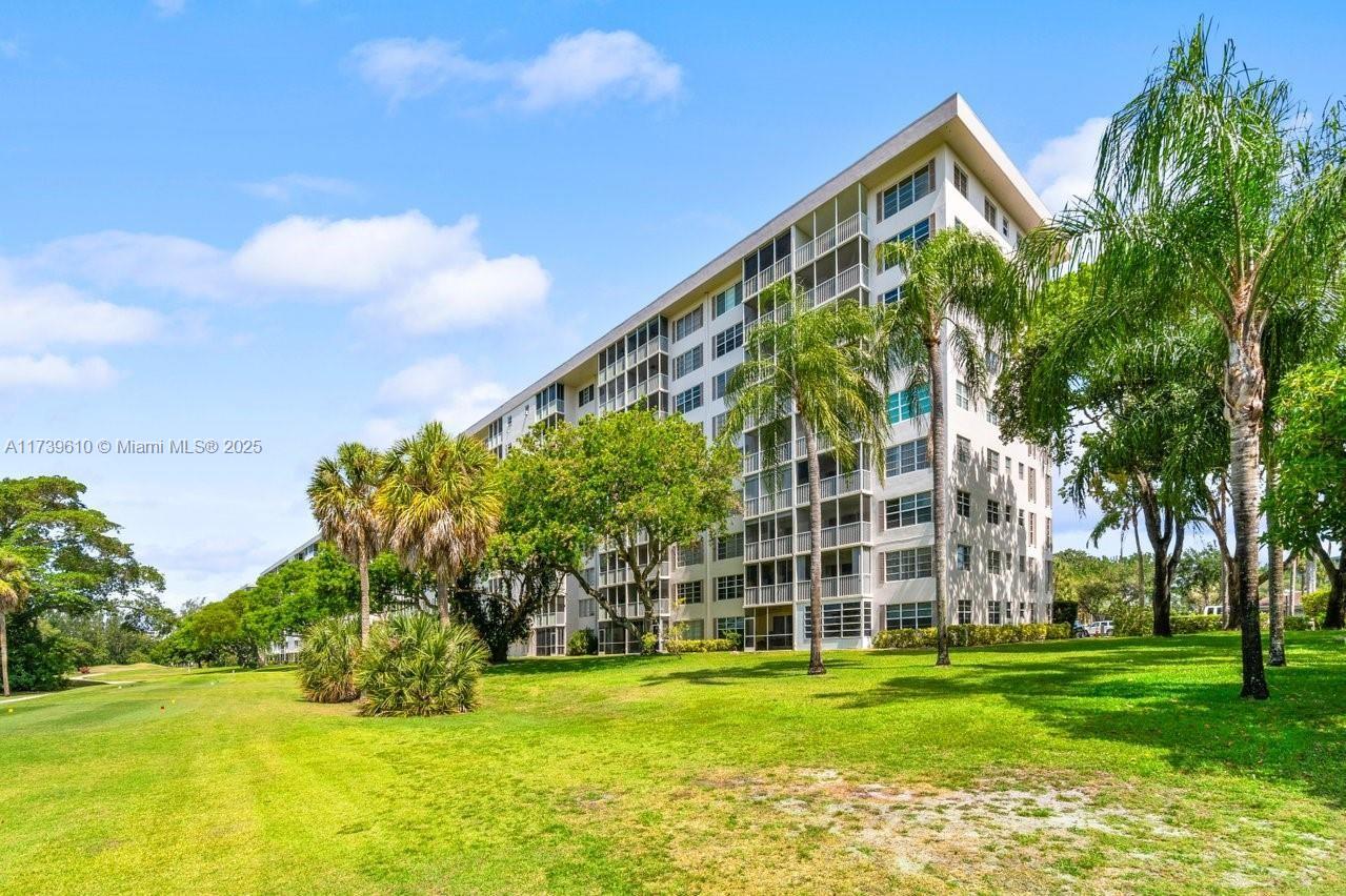 NO 8 PALM-AIRE COUNTRY CL - Residential