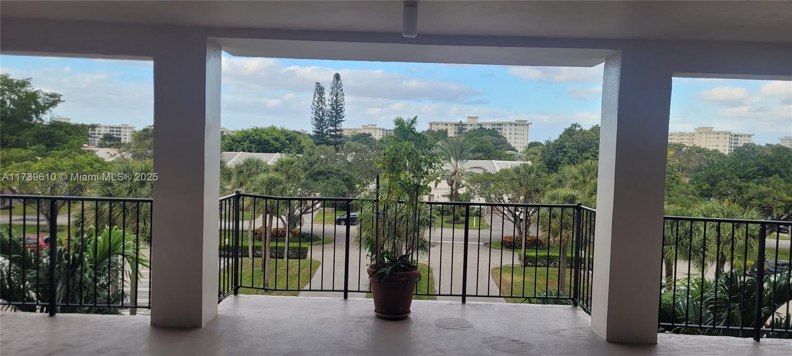 3050 N Palm Aire Dr 401