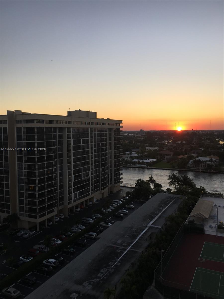 HEMISPHERES CONDO - Residential Lease