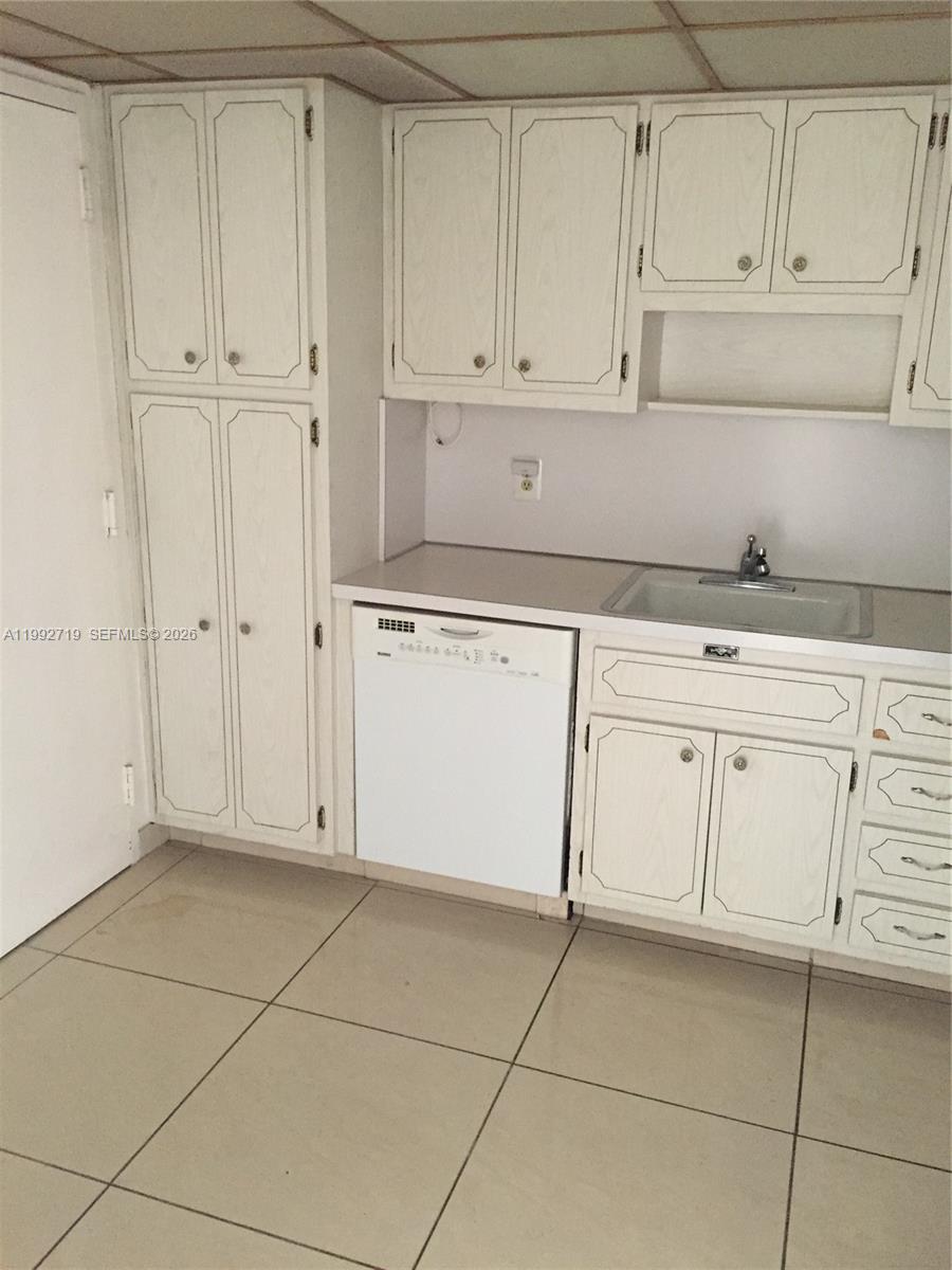 HEMISPHERES CONDO - Residential Lease