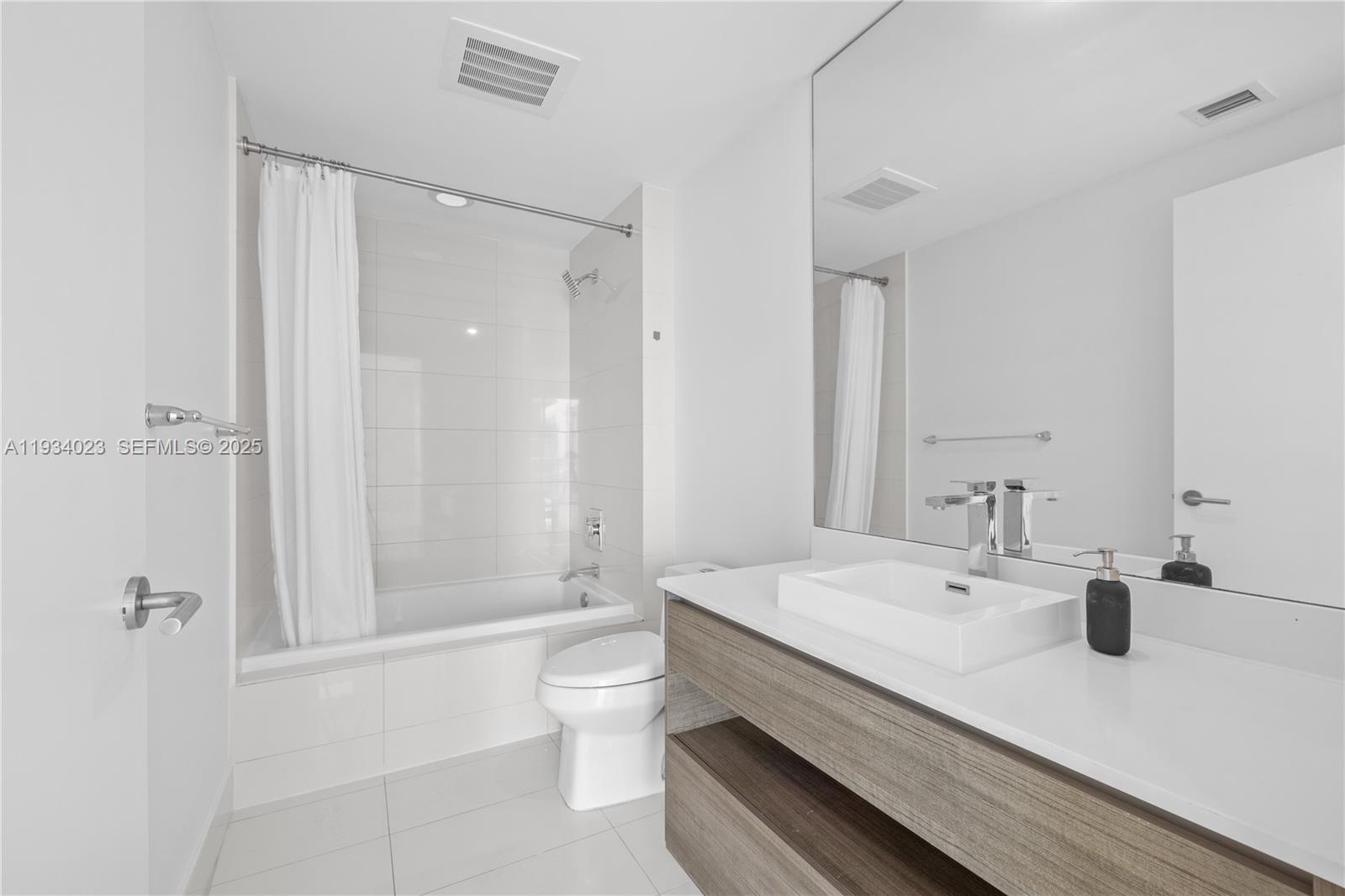 1100 MILLECENTO RESIDENCE - Residential