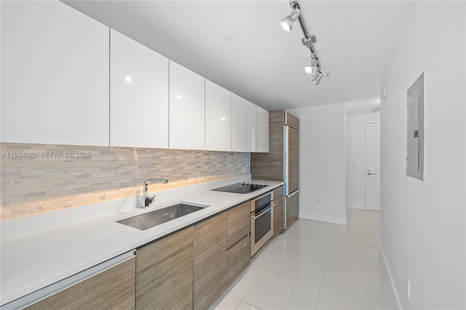 1100 MILLECENTO RESIDENCE - Residential