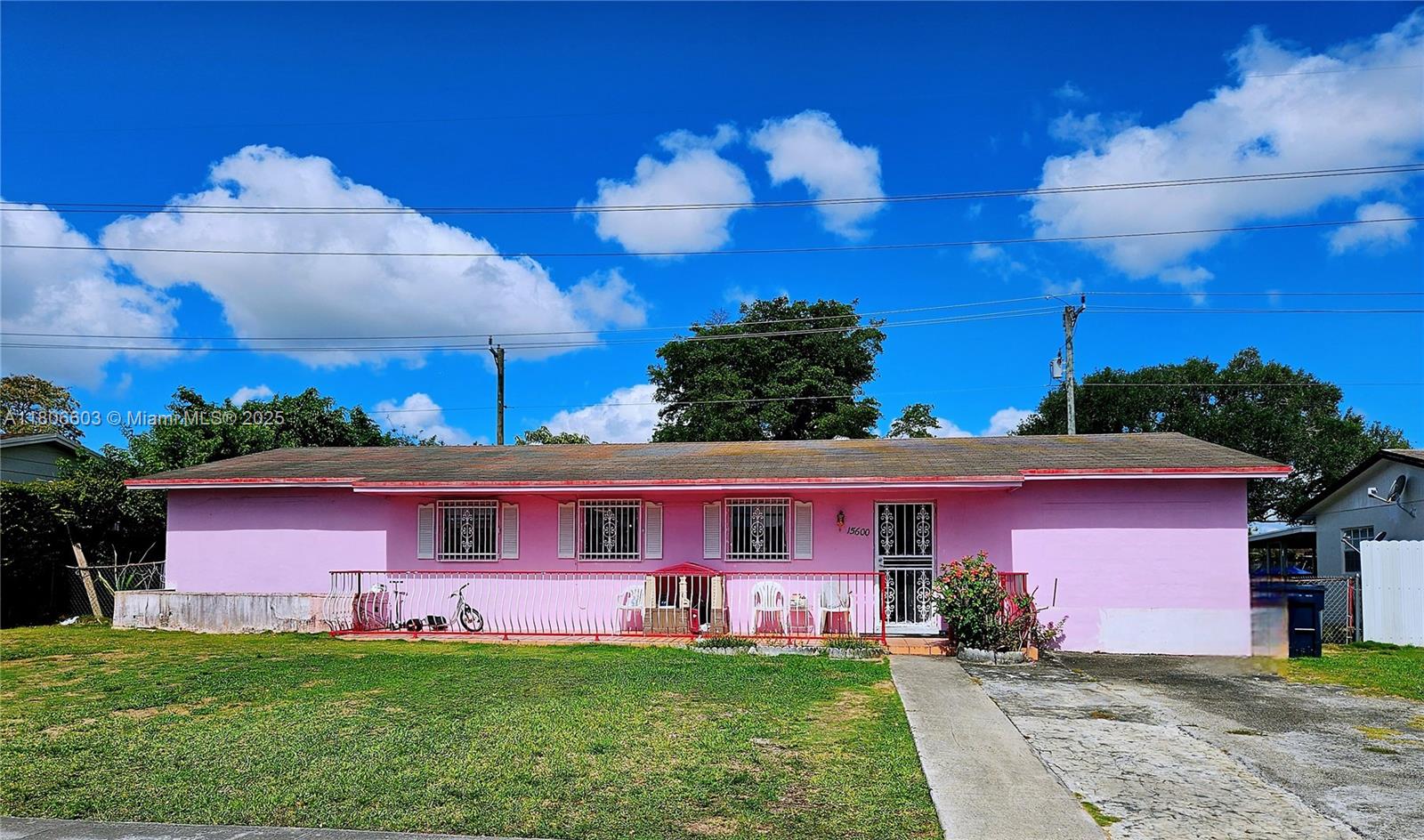 15600 Sw 106th Ave, Miami, Broward County, Florida - 3 Bedrooms  
2 Bathrooms - 