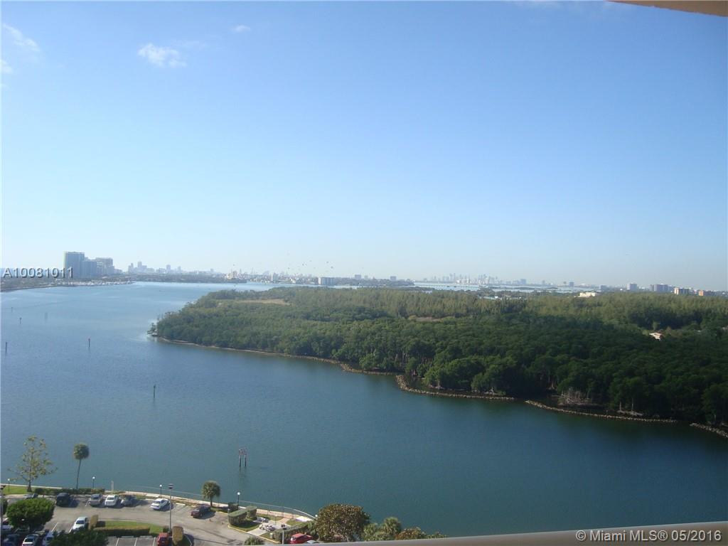 Astonishing views of Sunny Isles Beach and Oleta River Park. Unit was recently painted, tile floors throughout and carpet in bedroom. Centrally located, walking distance to the beach, shops, restaurants, supermarkets and much more. Community features great amenities. Don't miss this great opportunity!