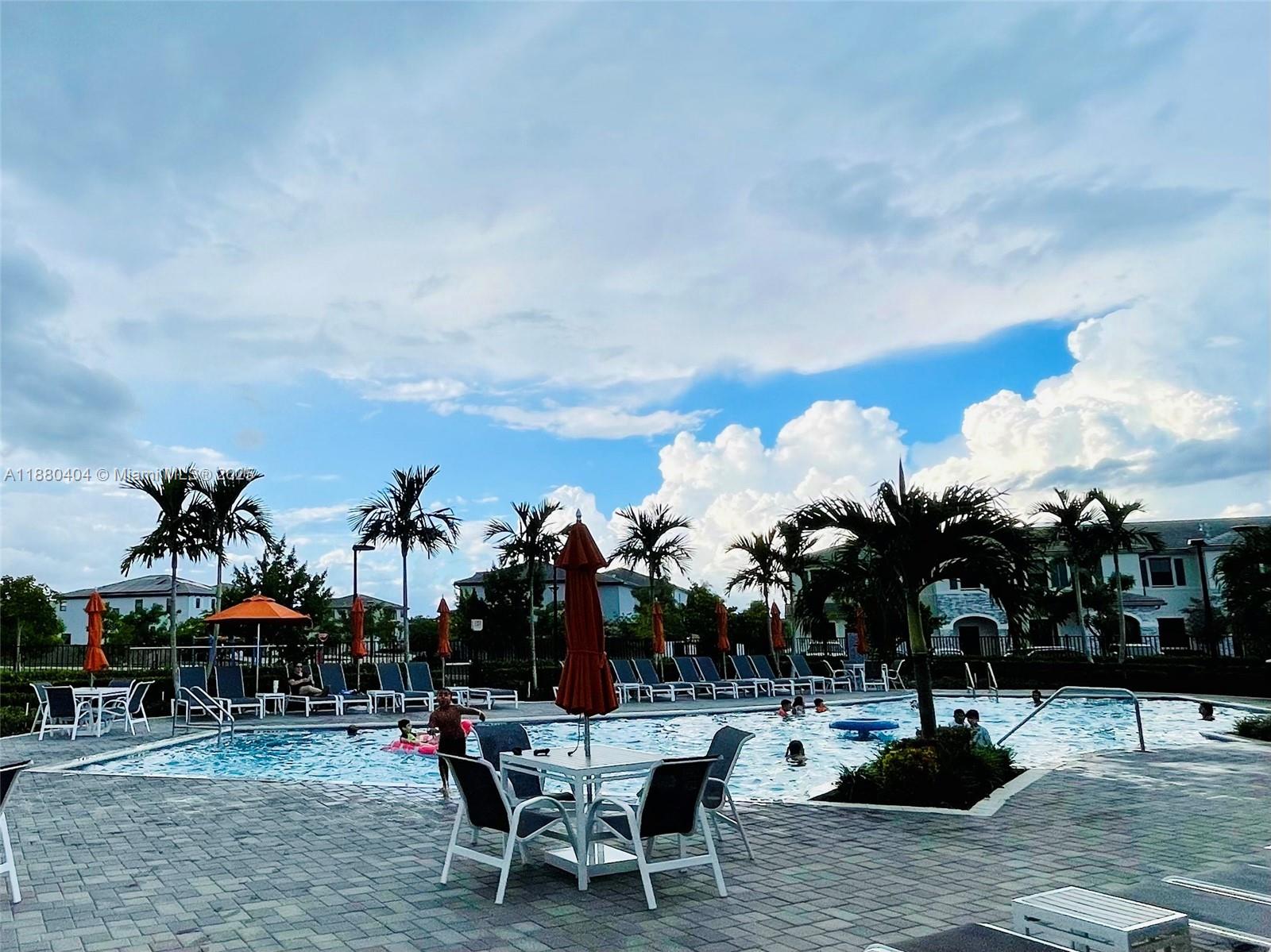 PINE ISLE @PINE VISTA - Residential