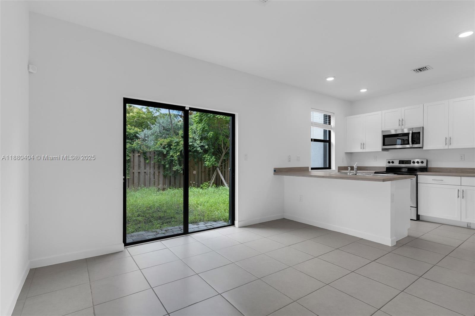 PINE ISLE @PINE VISTA - Residential