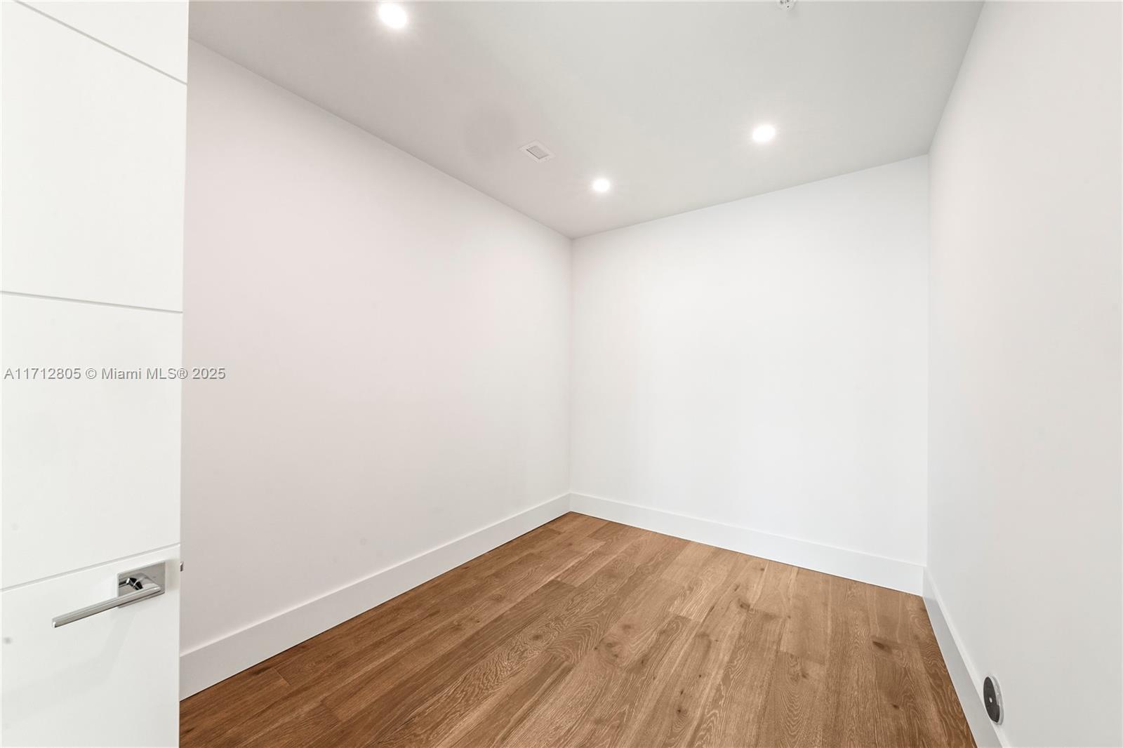 EASTERN SHORES - Residential