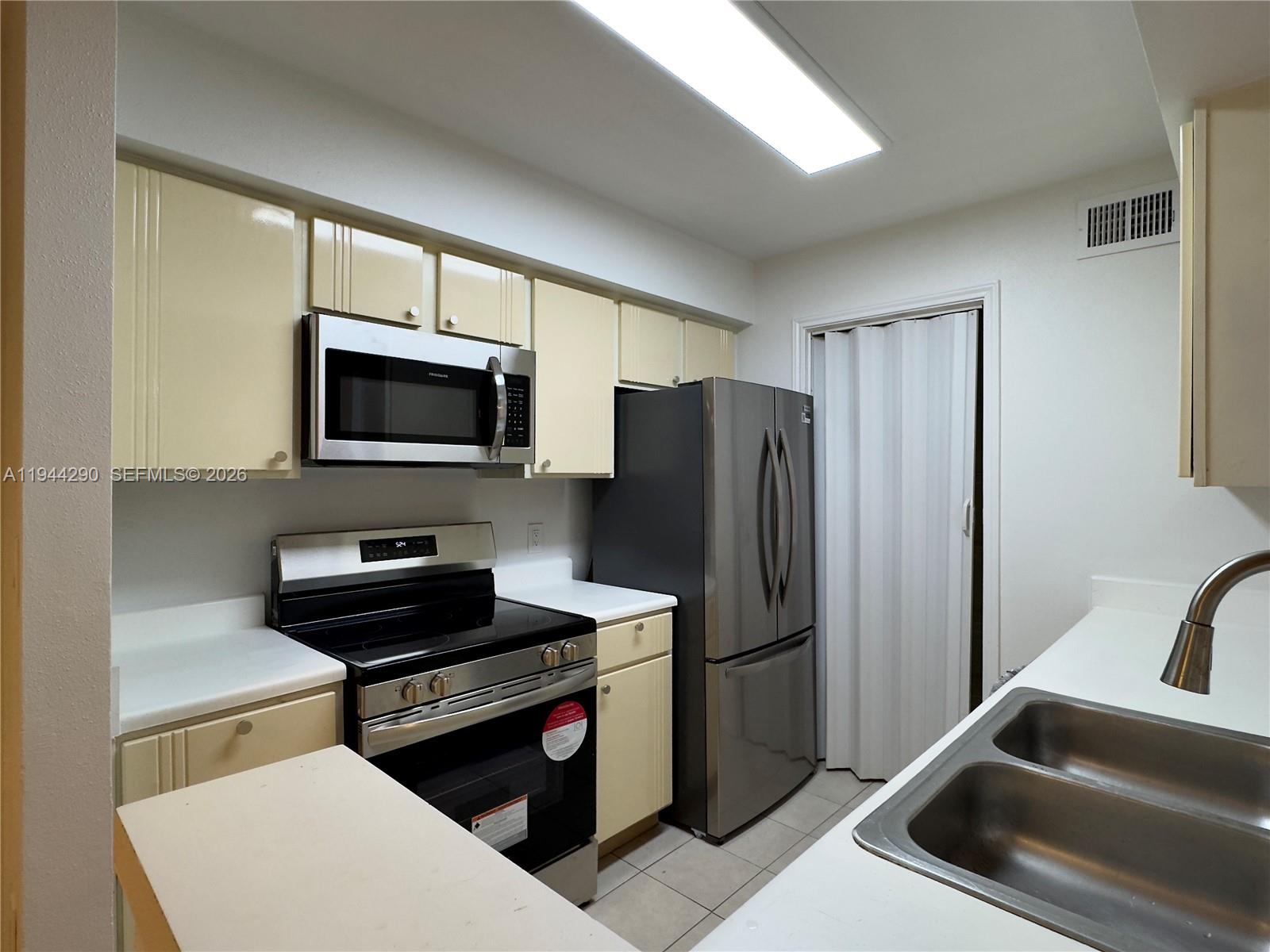 SAILBOAT POINTE CONDO - Residential