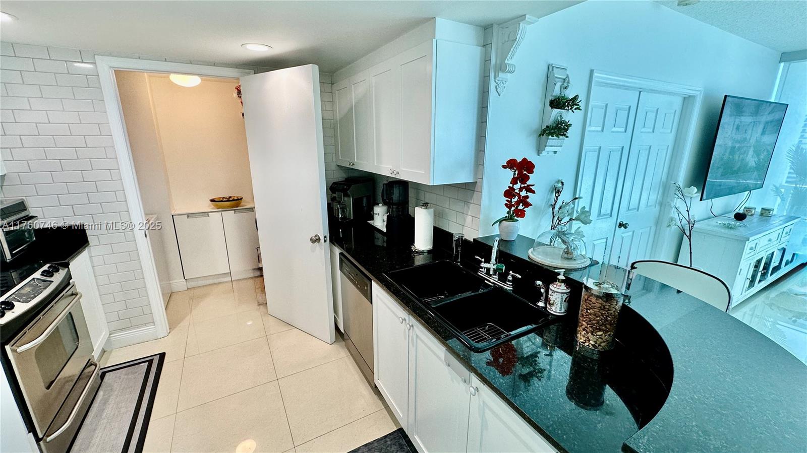 THE BRIDGEWATER CONDO - Residential Lease