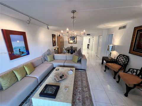 Photo of 408 Lakeview Dr #102, Weston, FL 33326 (MLS # A11941376)