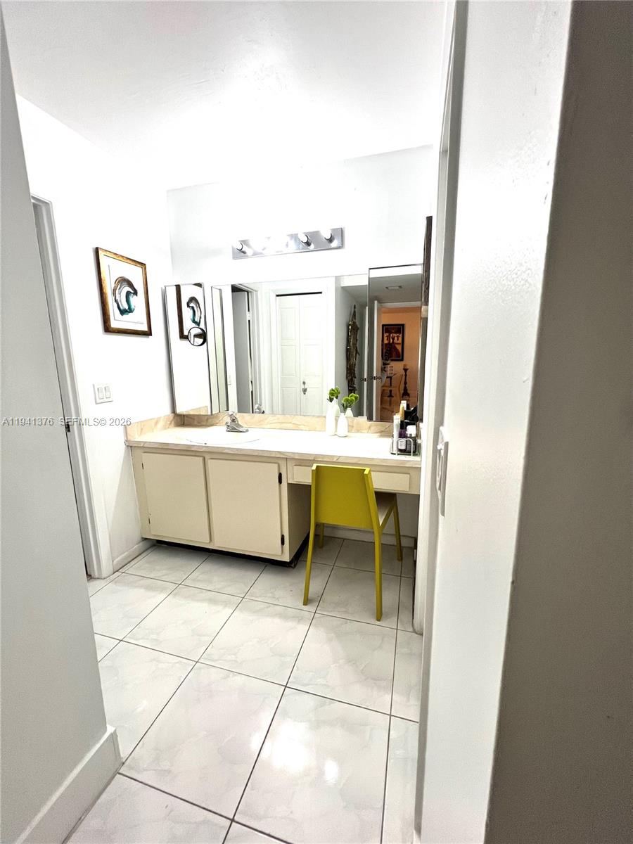 RACQUET CLUB APARTMENTS A - Residential