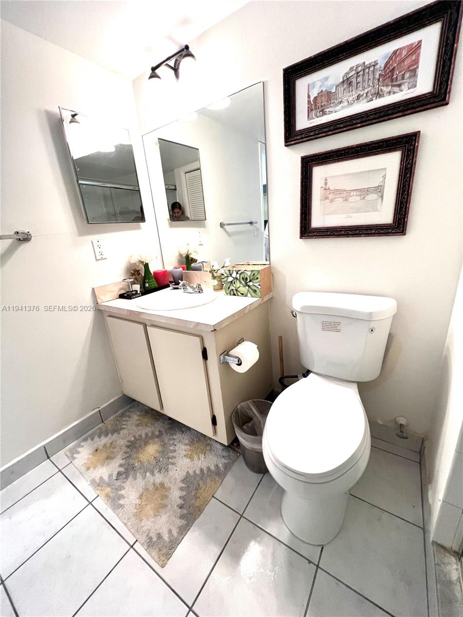 RACQUET CLUB APARTMENTS A - Residential