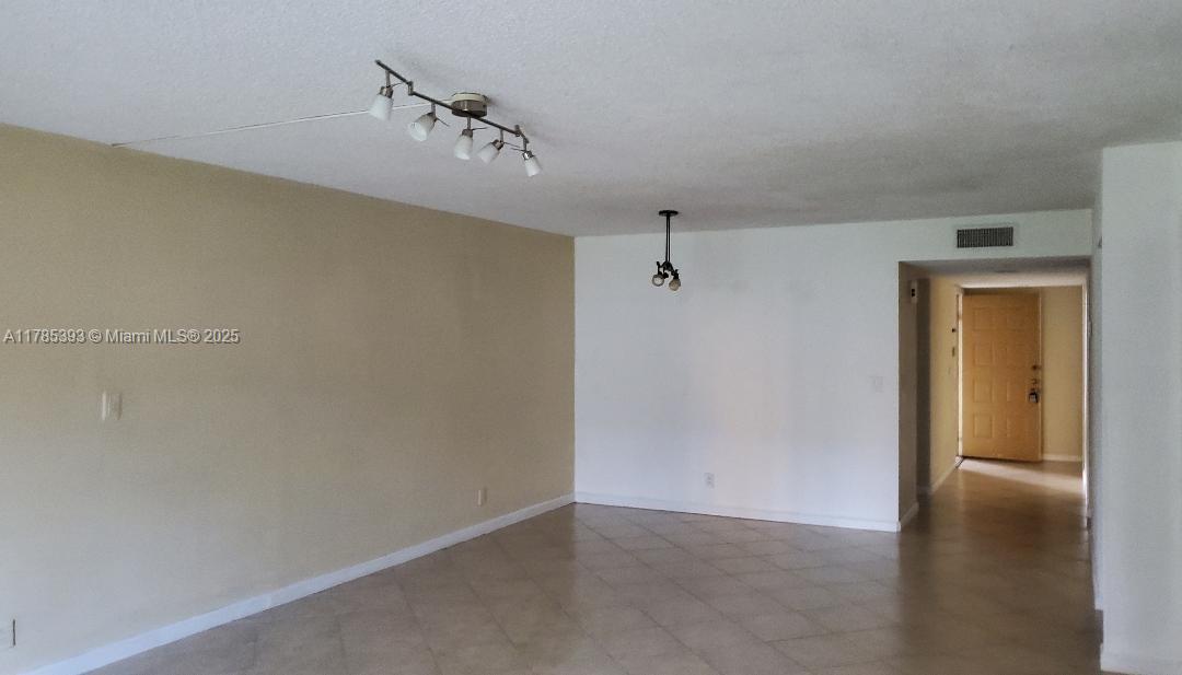 search properties 4 307 Lakeview Dr 102