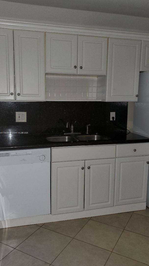 RACQUET CLUB APARTMENTS A - Residential