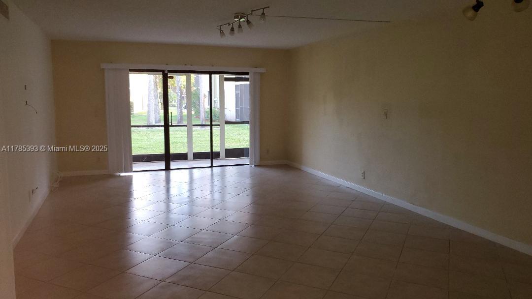 search properties 2 307 Lakeview Dr 102