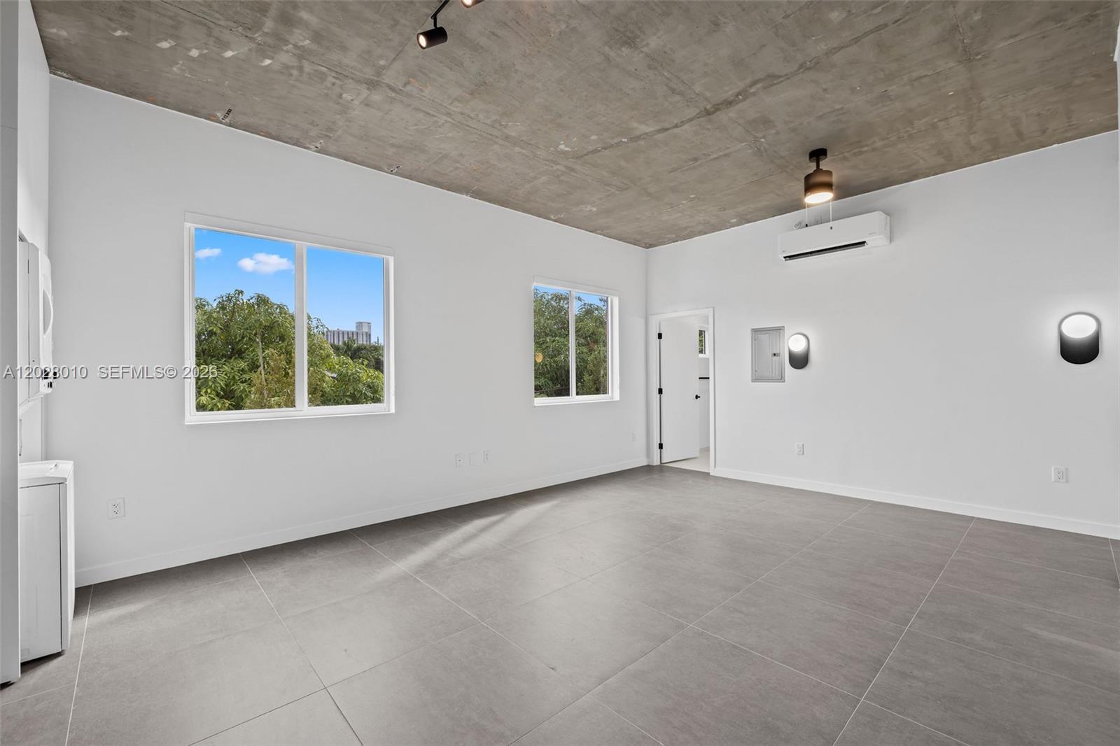 315 NW 32 ST 307