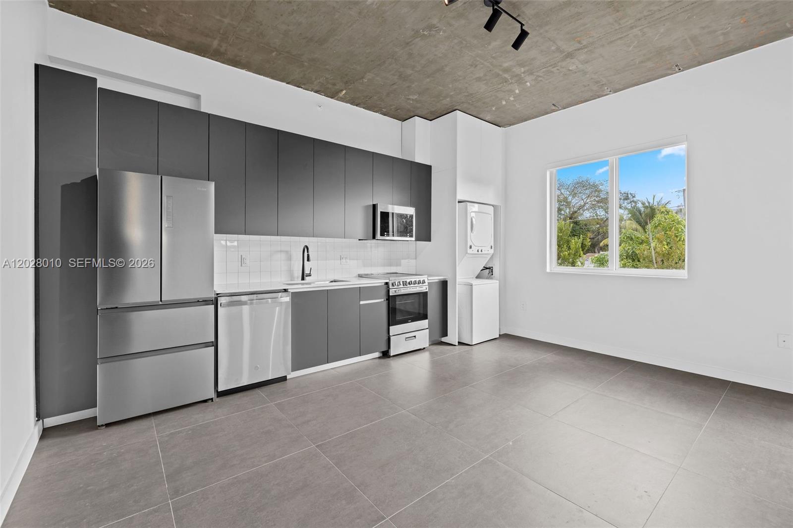 315 NW 32 ST 307