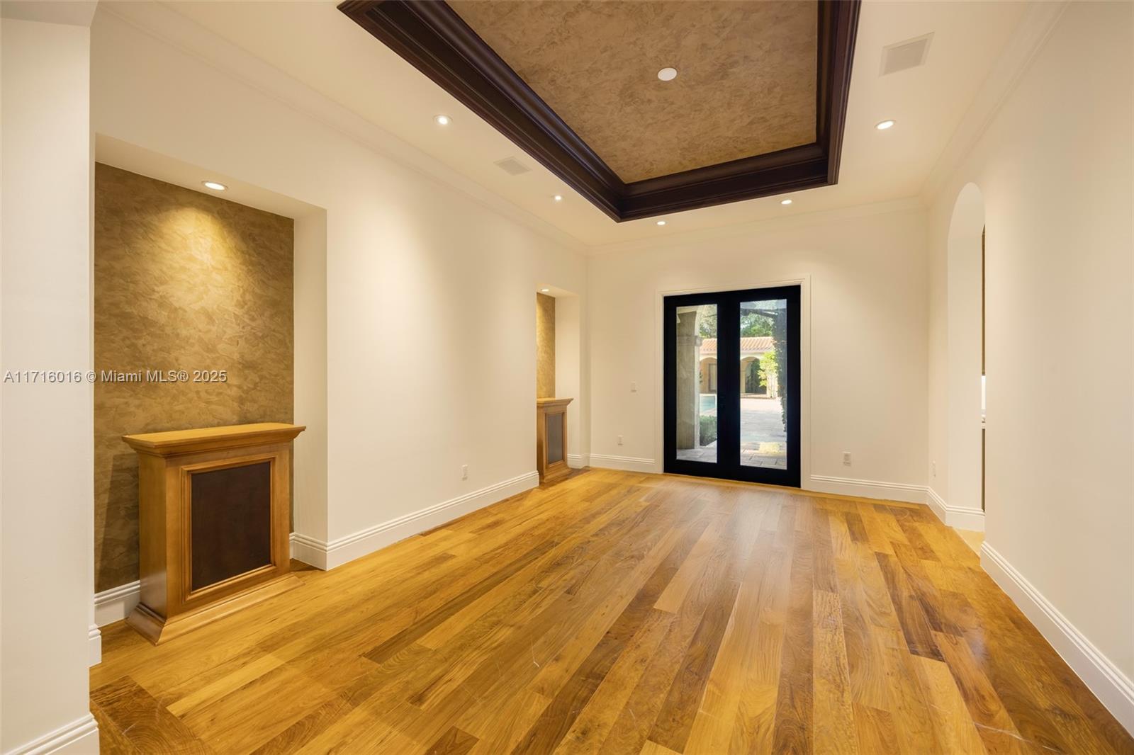 MARTIN SUBURBAN ACRES - Residential