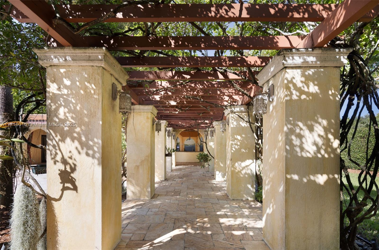 MARTIN SUBURBAN ACRES - Residential