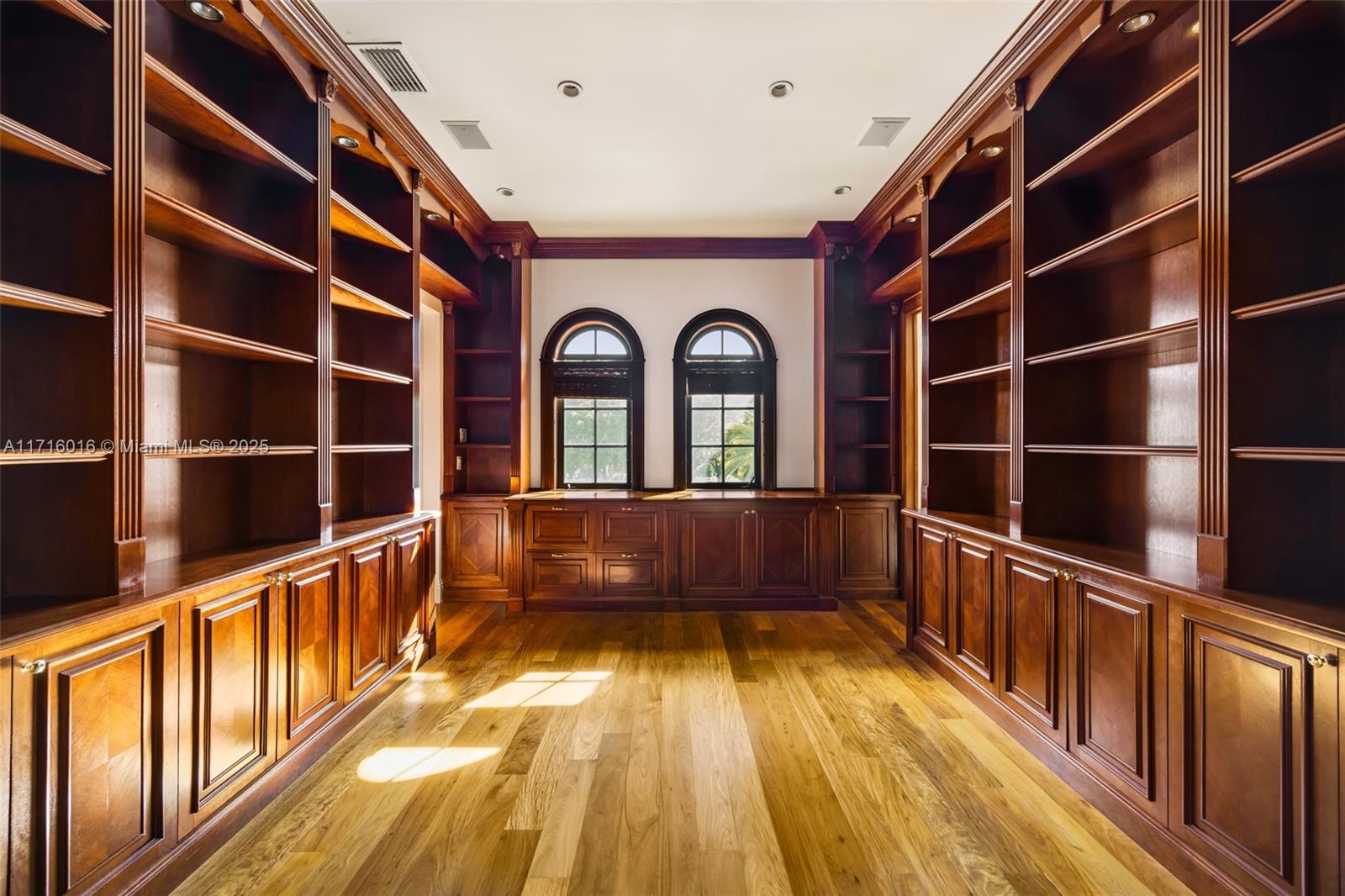 MARTIN SUBURBAN ACRES - Residential