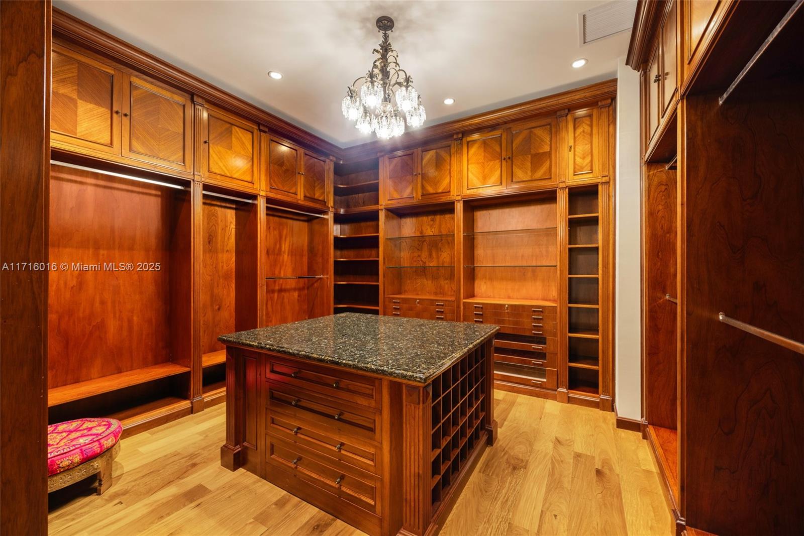 MARTIN SUBURBAN ACRES - Residential