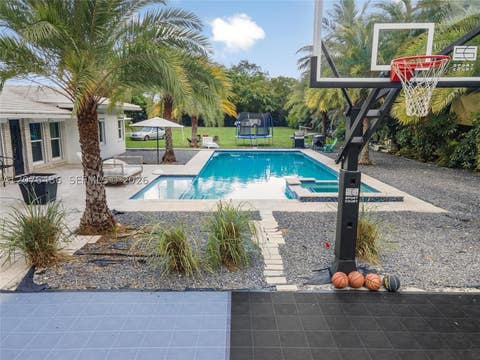Tiny photo for 400 NE 2nd St, Pompano Beach, FL 33060 (MLS # A12076486)