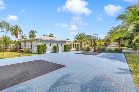 Tiny photo for 400 NE 2nd St, Pompano Beach, FL 33060 (MLS # A12076486)