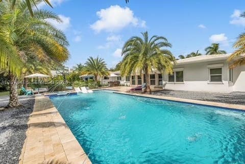 Photo of 400 NE 2nd St, Pompano Beach, FL 33060 (MLS # A12076486)