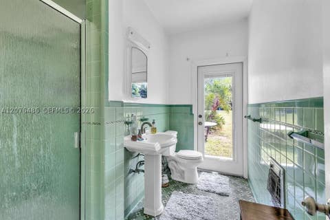 Tiny photo for 400 NE 2nd St, Pompano Beach, FL 33060 (MLS # A12076486)