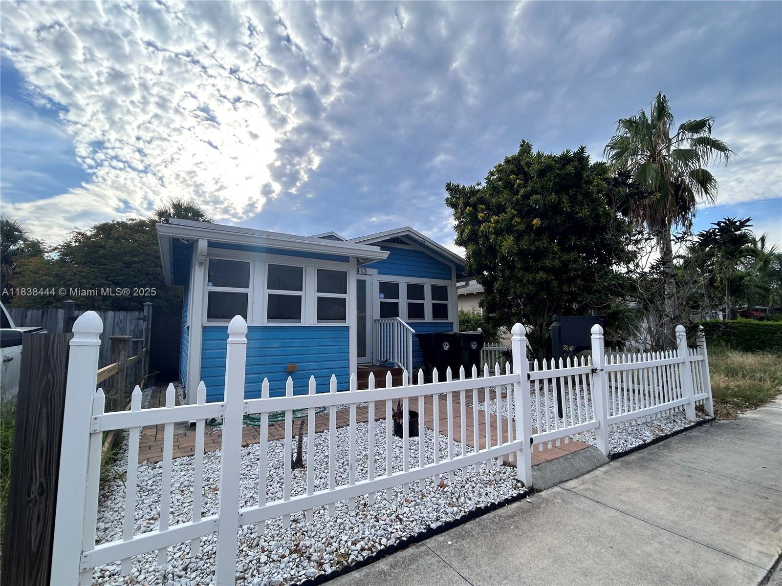 Charming 2-Bedroom Home in Historic East Lake Worth!
Don't miss this beautifully updated 2-bedroom, 1-bath rental in the heart of East Lake Worth’s historic district. Featuring a spacious backyard perfect for relaxing or entertaining, this home offers central A/C and plenty of natural light. Ideally located just minutes from vibrant Downtown Lake Worth, beaches, shopping, dining, and easy access to I-95. A rare opportunity to enjoy comfort, convenience, and charm all in one place. Schedule your private tour today—this one won’t last!